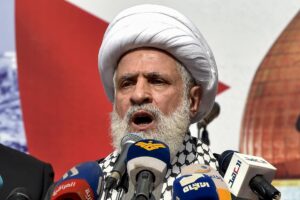 Foto de archivo del líder del grupo chií libanés Hizbulá, Naim Qassem. EFE/EPA/WAEL HAMZEH
