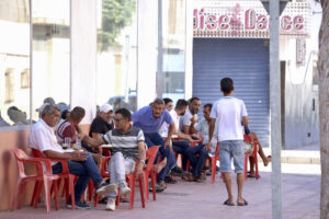 Absoluta normalidad este domingo en la localidad de Torre Pacheco, en Murcia, tras los disturbios de los pasados días cuando grupos de ultraderecha, organizados por redes sociales y desplazados muchos de ellos desde distintos puntos de España, protagonizaron enfrentamientos con inmigrantes. EFE/Juan Carlos Caval