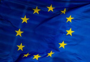Fotografía de archivo de una bandera de la Unión Europea (UE) al ondear en Bruselas (Bélgica). EFE/Stephanie Lecocq