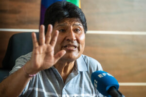 Fotografía del 10 de julio de 2025 del expresidente de Bolivia Evo Morales hablando durante una entrevista con EFE en Lauca Ñ (Bolivia). EFE/ Esteban Biba