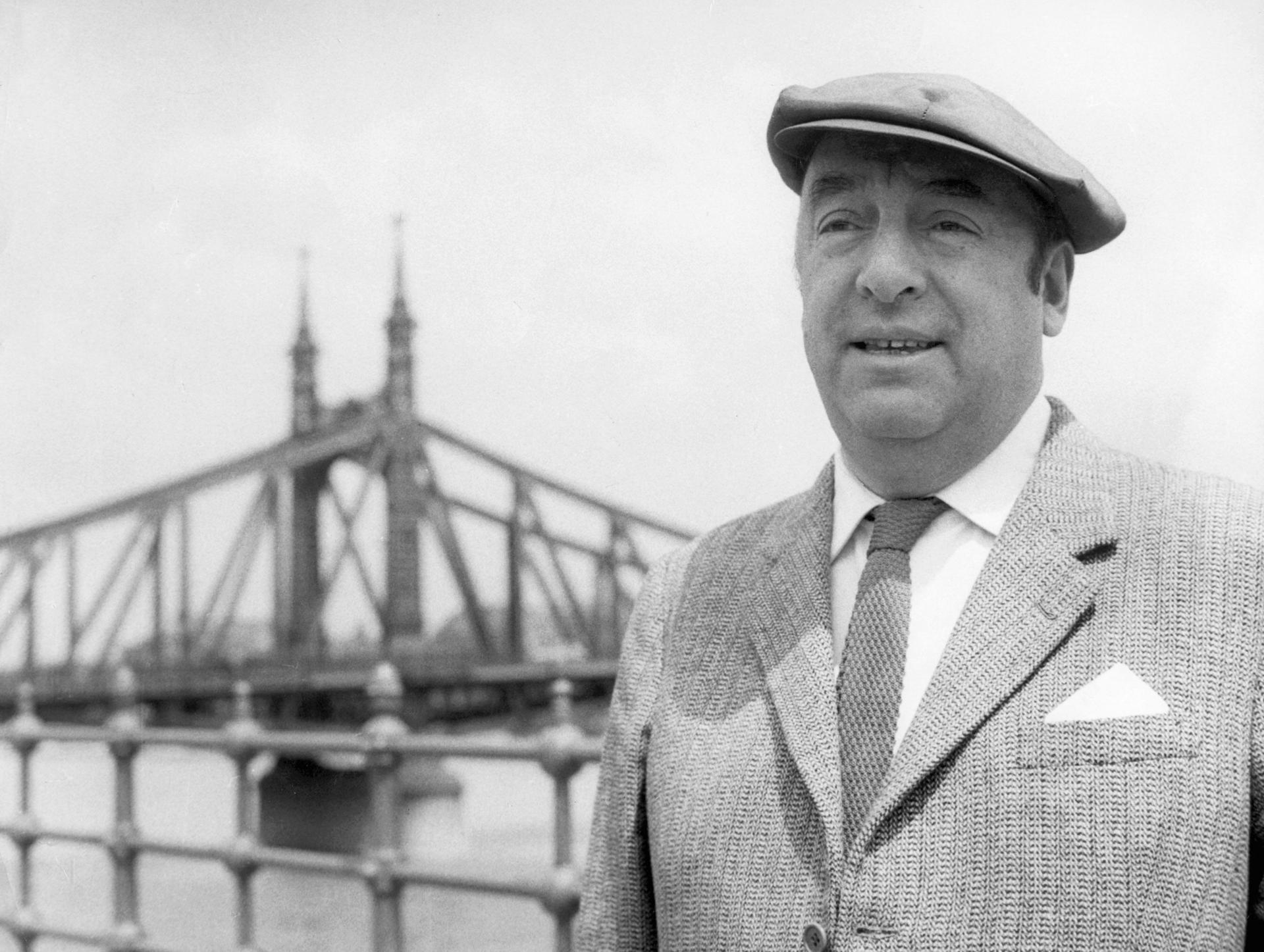 El poeta chileno Pablo Neruda, en una fotografía de archivo. EFE/MTI
