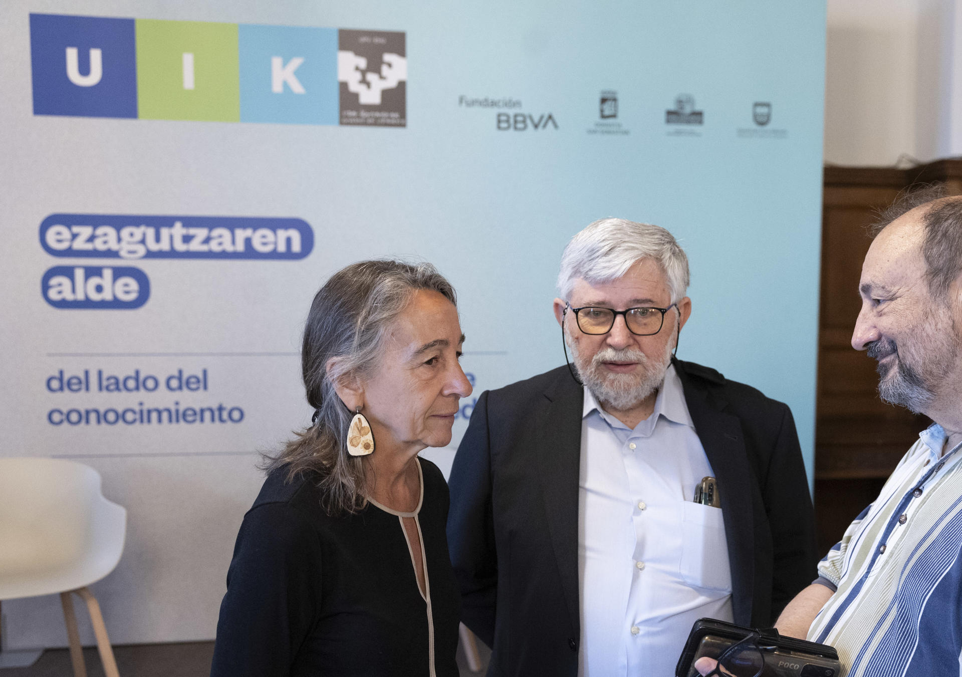 La delegada del Gobierno en Euskadi, Marisol Garmendia, y el director del Memorial de las Víctimas del Terrorismo, Florencio Domínguez, este jueves en el curso de verano de la EHU 'Ponerse en la piel de las víctimas del terrorismo'. EFE/Javier Etxezarreta
