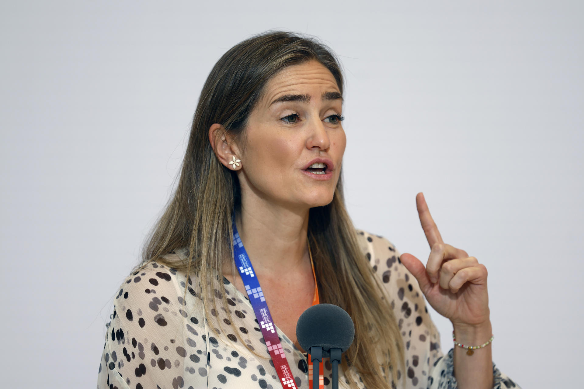 La ministra para la Transición Ecológica, Sara Aagesen, hace unas declaraciones a los medios este miércoles en el marco de la IV Conferencia Internacional de Financiación para el Desarrollo, que se celebra en Sevilla. EFE/ J. Palencia