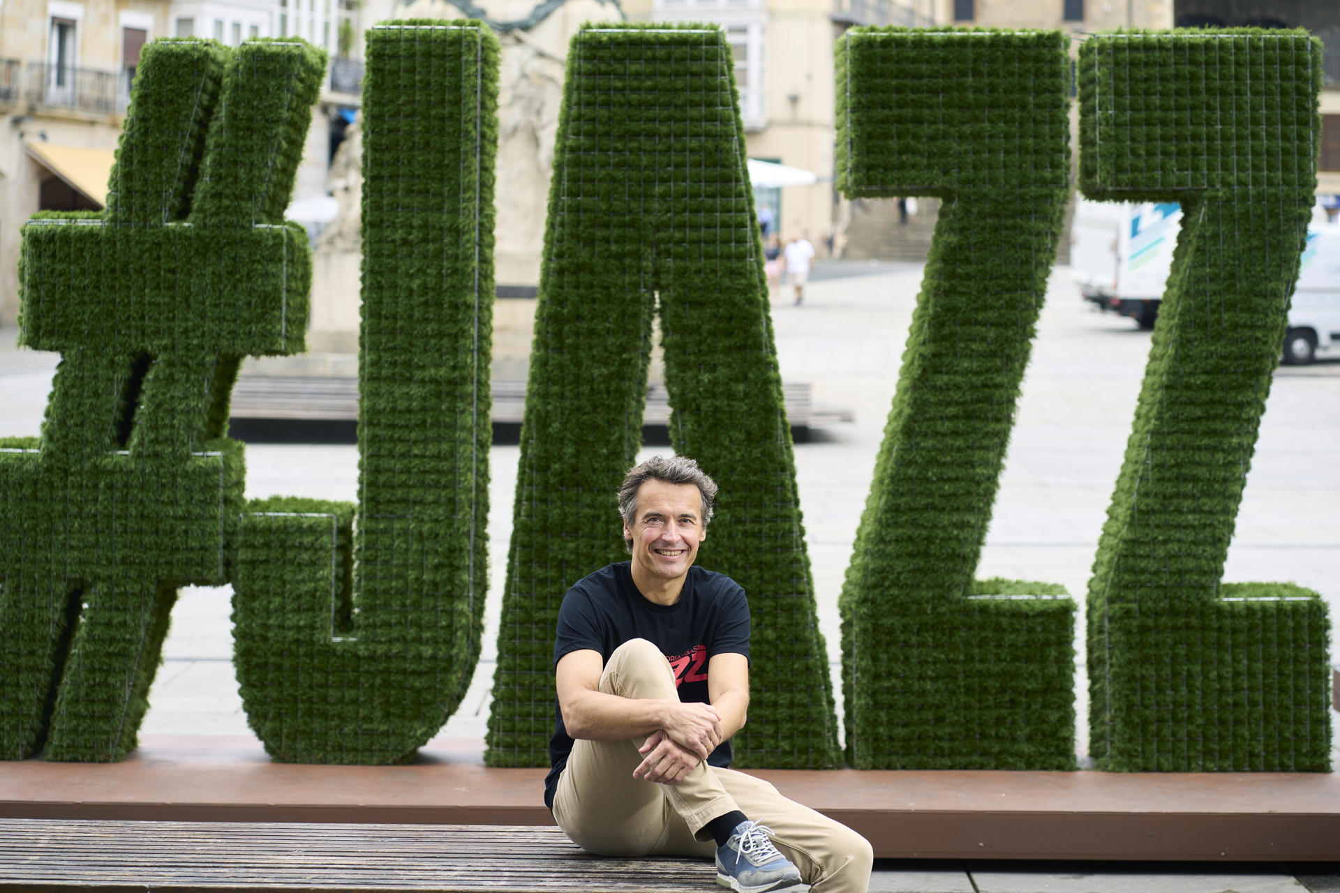 El director del Festival de Jazz de Vitoria, Alberto Ibarrondo, desgrana en una entrevista con EFE la oferta y proyección de esta 48 edición, más "jazzística" que el año pasado, y en la que a su juicio hay tres conciertos imprescindibles: el del brasileño Toquinho, el del pianista Kenny Barron que tiene ya 82 años, y el tributo a Charles Mingus, con más de 30 músicos sobre el escenario. EFE/ADRIAN RUIZ HIERRO