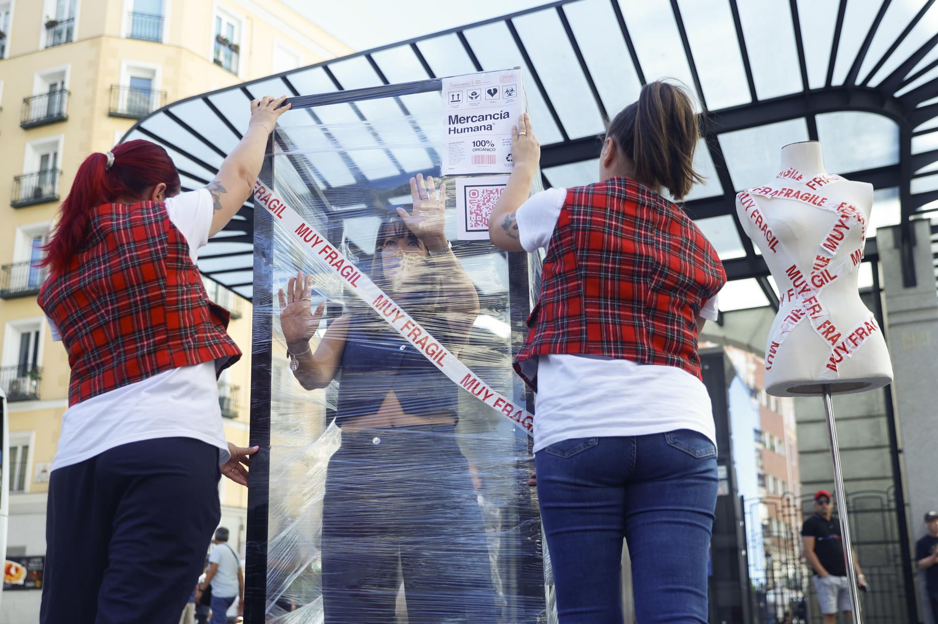 Acto con motivo del Día Mundial Contra la Trata de Personas, organizado por la Asociación para la Prevención, Reinserción y Atención a la Mujer Prostituida, este miércoles e Madrid. EFE/ Mario Moron
