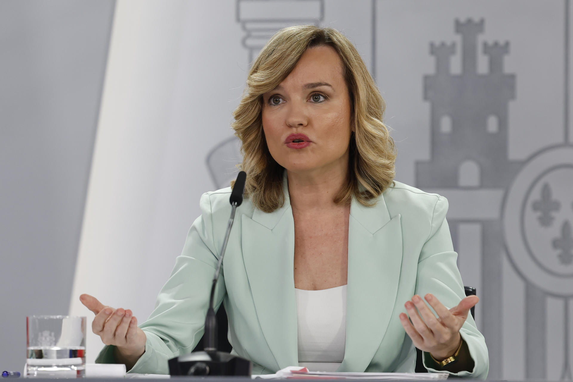 La ministra de Educación y portavoz del Gobierno, Pilar Alegría durante la rueda de prensa tras el Consejo de Ministros celebrado este martes en Moncloa, Madrid. EFE/ Javier Lizón