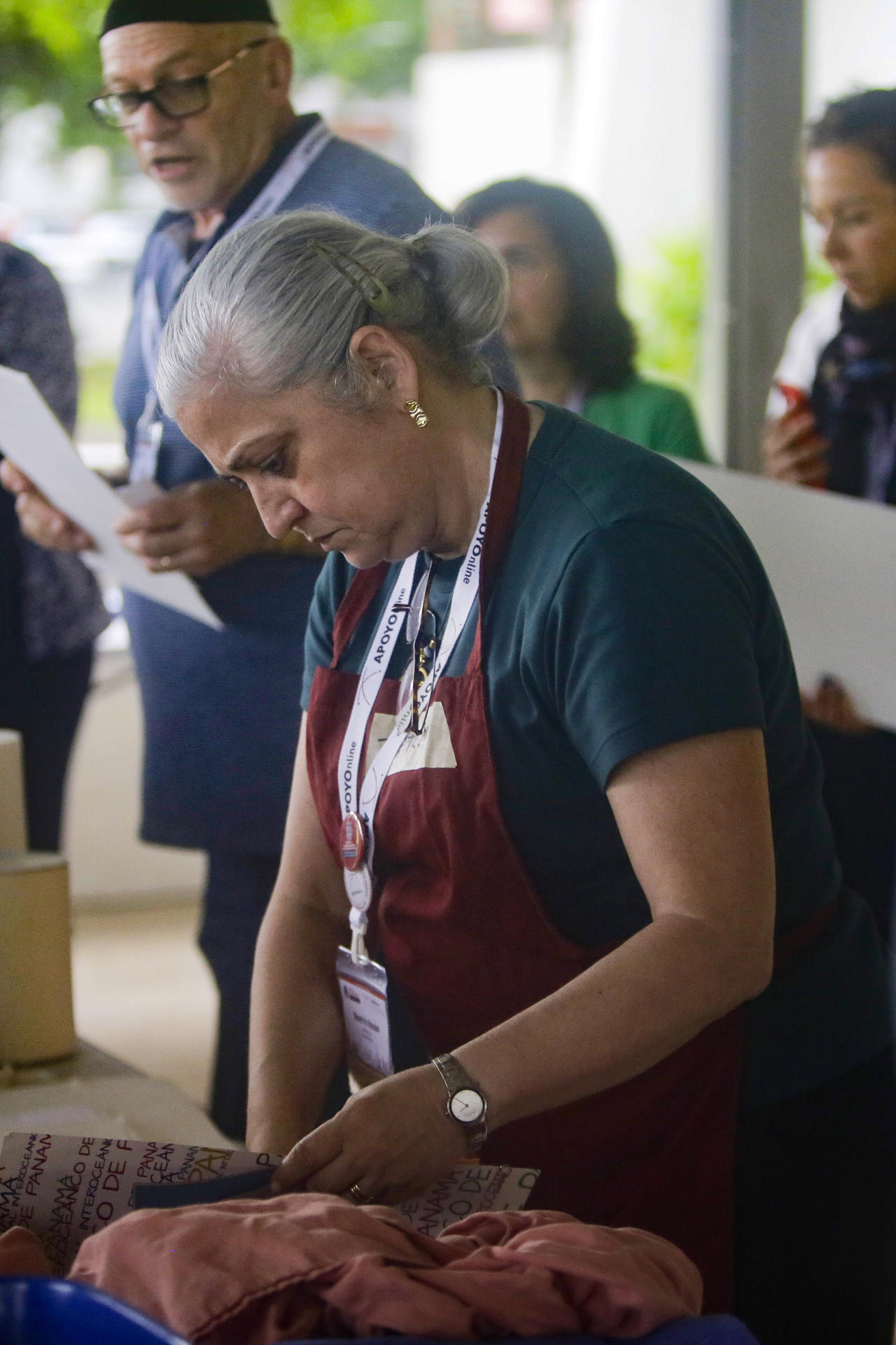 La directora ejecutiva voluntaria de APOYOnline, Beatriz Haspo (c), fue captada este martes, 1 de julio, durante la 5ª Conferencia Regional del organismo que dirige, un foro internacional que aborda los retos y avances en la conservación del patrimonio cultural de América Latina, en Ciudad de Panamá. EFE/Carlos Lemos
