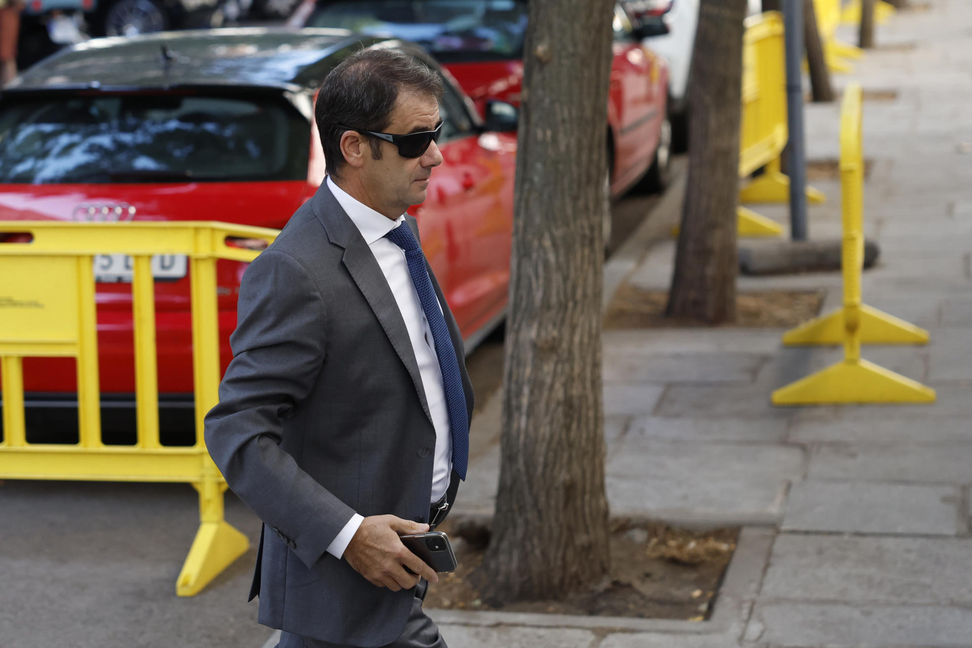 Fernando Agustín Merino, ex responsable de Acciona a su llegada este lunes al Tribunal Supremo en Madrid donde declara ante el juez del caso Koldo por el presunto pago de mordidas a cambio de adjudicaciones. EFE/ Mariscal

