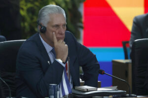 El presidente de Cuba, Miguel Díaz-Canel, fue captado este domingo, 6 de julio, durante la cumbre de los BRICS, en Río de Janeiro (Brasil). EFE/Antonio Lacerda