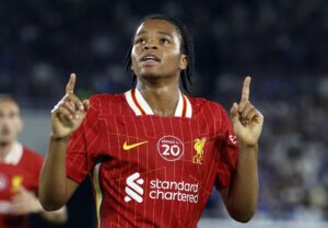 El jugador del Liverpool FC Rio Ngumoha celebra un gol durante el amistos de este miércoles ante el Yokohama F. Marinos. EFE/EPA/FRANCK ROBICHON