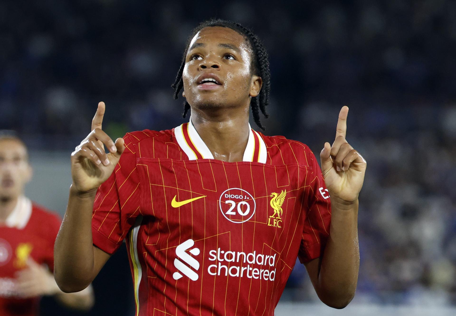 El jugador del Liverpool FC Rio Ngumoha celebra un gol durante el amistos de este miércoles ante el Yokohama F. Marinos. EFE/EPA/FRANCK ROBICHON