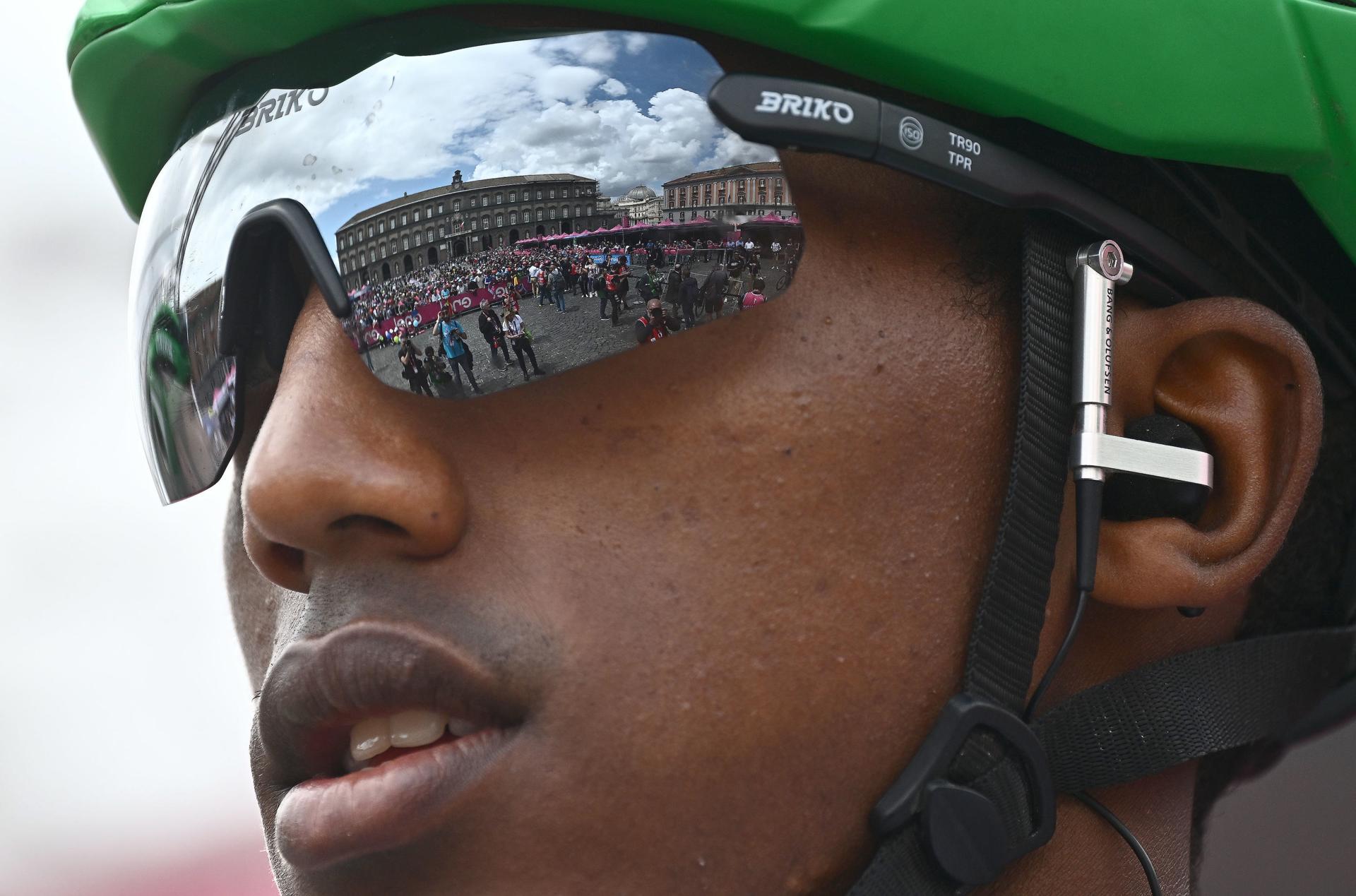 Fotografía de Zen, en la que puede verse en una imagen de archivo del 11 de mayo de 2023 al ciclista eritreo Henok Mulubrhan (Astana), que este sábado desbancó como líder del Tour de Qinghai al uruguayo Thomas Silva (Caja Rural). EFE