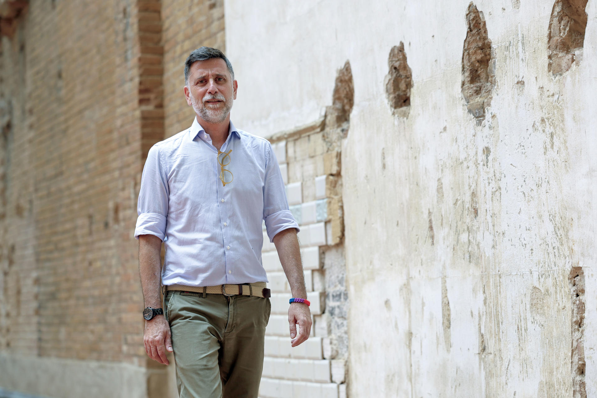 El director general de la ONG Oxfam Intermón, Franc Cortada, advierte en una entrevista con EFE de la peligrosidad de la propuesta de Vox de repatriar a millones de migrantes en España, ya que "la palabra es la antesala de la violencia". EFE/Toni Albir