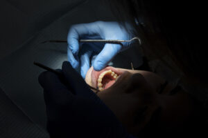 El Consejo de Ministros ha aprobado este miércoles el reparto de 68 millones de euros para ampliar la cartera común de servicios de salud bucodental, que este año incluirá como beneficiarios de forma progresiva a los mayores de 65 años, empezando por aquellos que están institucionalizados. EFE/ Raquel Manzanares