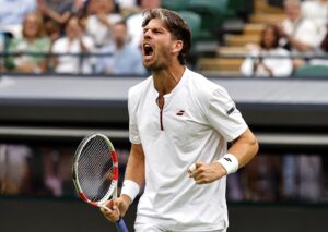 El británico Cameron Norrie gana al chileno Nicolás Jarry en los octavos de final de Wimbledon. EFE/EPA/TOLGA AKMEN