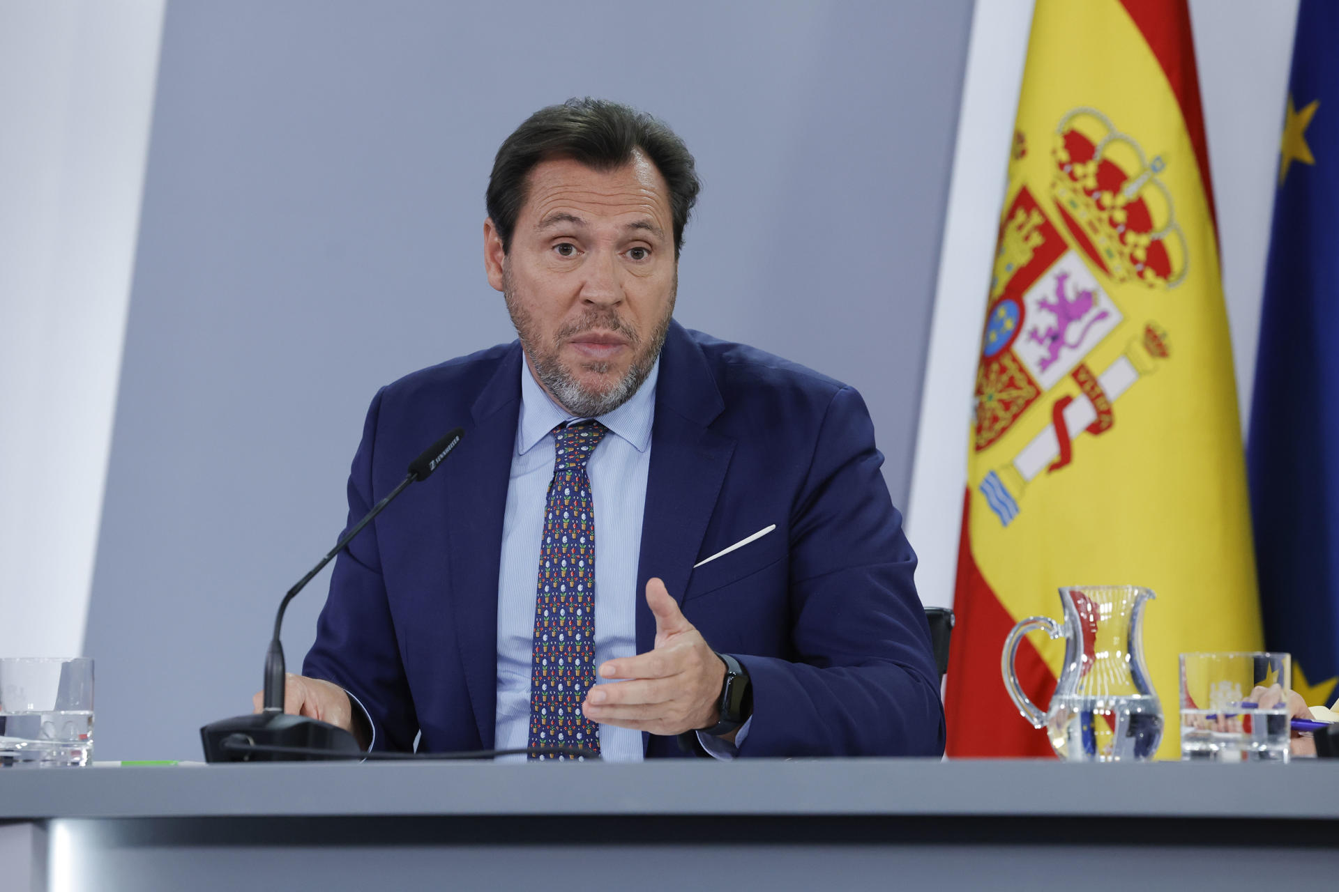 El ministro de Transporte y Movilidad Sostenible, Óscar Puente, durante la rueda de prensa posterior a la reunión del Consejo de Ministros, el martes en Moncloa. EFE/Zipi