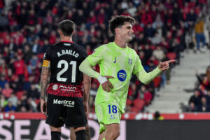 Foto de archivo del delantero del Barcelona Pau Víctor tras marcar el quinto gol ante el Mallorca, durante el partido de la jornada 19 de LaLiga EA Sports. EFE/MIQUEL BORRÀS