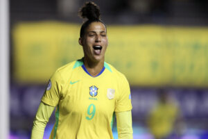 Amanda Gutierres, de Brasil, celebra un gol este domingo ante Venezuela en la Copa América Femenina en el estadio Gonzalo Pozo Ripalda en Quito (Ecuador). EFE/Jóse Jácome