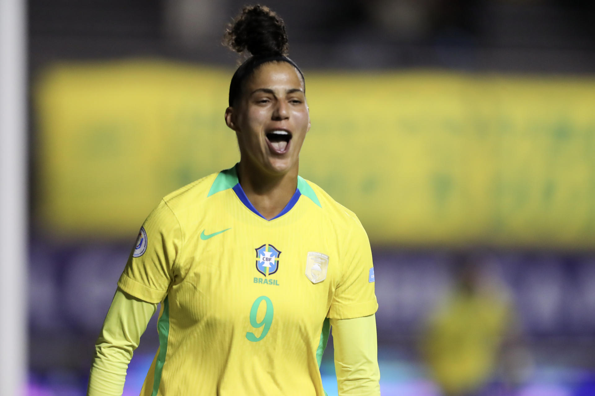 Amanda Gutierres, de Brasil, celebra un gol este domingo ante Venezuela en la Copa América Femenina en el estadio Gonzalo Pozo Ripalda en Quito (Ecuador). EFE/Jóse Jácome