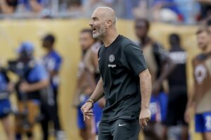 En el entrenador italiano Enzo Maresca advirtió este jueves que Chelsea no la tendrá fácil el viernes en Filadelfia en el partido de cuartos de final del Mundial de Clubes contra Palmeiras. EFE/EPA/BRIAN WESTERHOLT