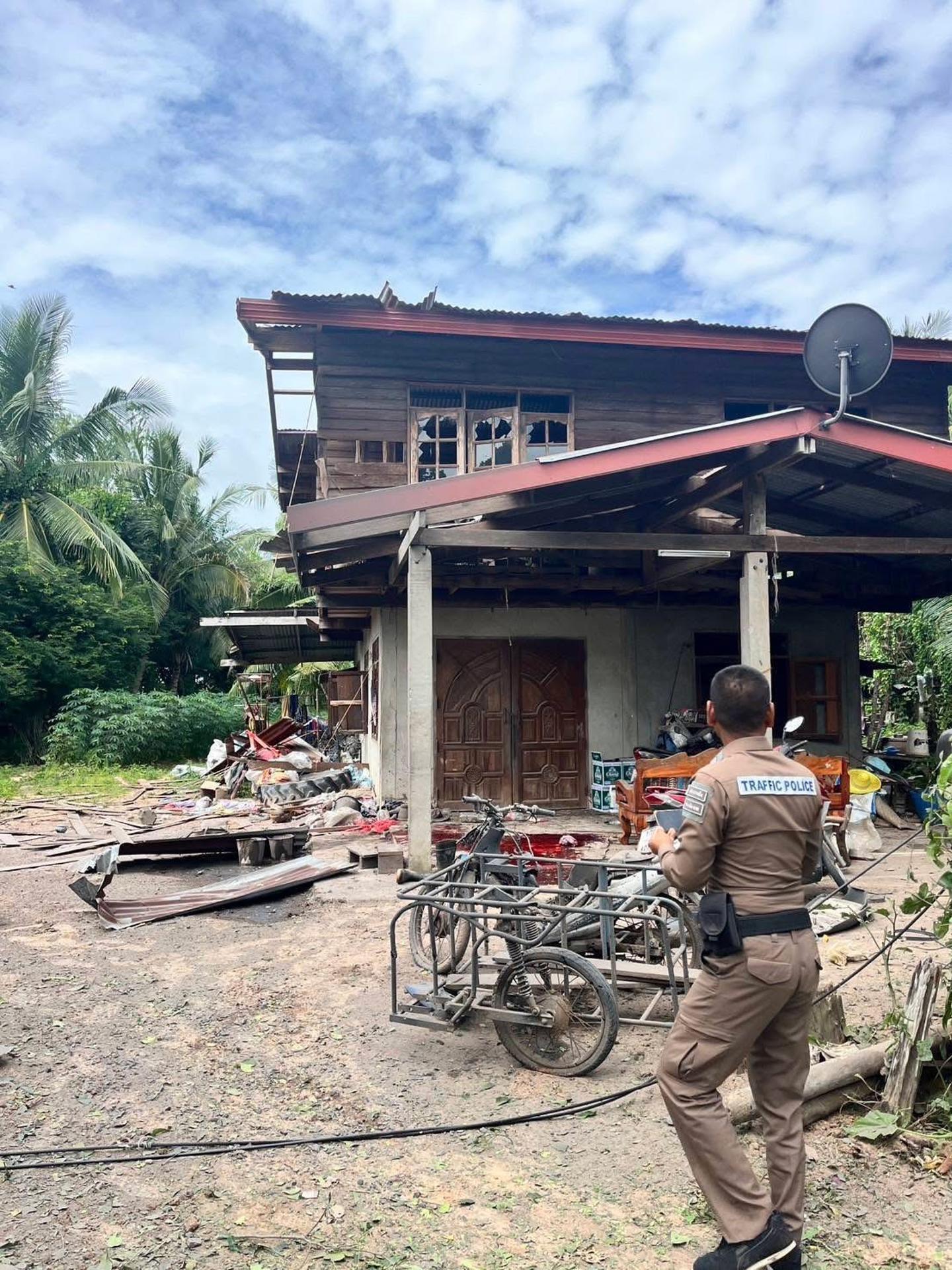 Daños causados por un ataque camboyano en una base tailandesa en la provincia de Surin, según informa el Ejército tailandés. EFE/Ejército de Tailandia/ SOLO USO EDITORIAL/SOLO DISPONIBLE PARA ILUSTRAR LA NOTICIA QUE ACOMPAÑA (CRÉDITO OBLIGATORIO)
