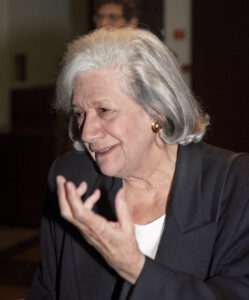 Imagen de archivo (15/11/1995).- La escritora Ana María Matute participó en el ciclo de conferencias  "Mi bilioteca particular" en la Biblioteca Nacional.  EFE/Manuel P. Barriopedro.
SPAIN LITERATURE ANA MARIA MATUTE: MADRID, 15/11/1995.- Spanish writer Ana Maria Matute is pictured during her lecture on the 'My private library' series, at the National Library in Madrid. EFE/Manuel P. Barriopedro/fs