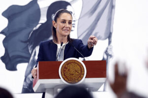 La presidenta de México, Claudia Sheinbaum, participa este lunes durante una rueda de prensa en Palacio Nacional de la Ciudad de México (México). EFE/Sáshenka Gutiérrez