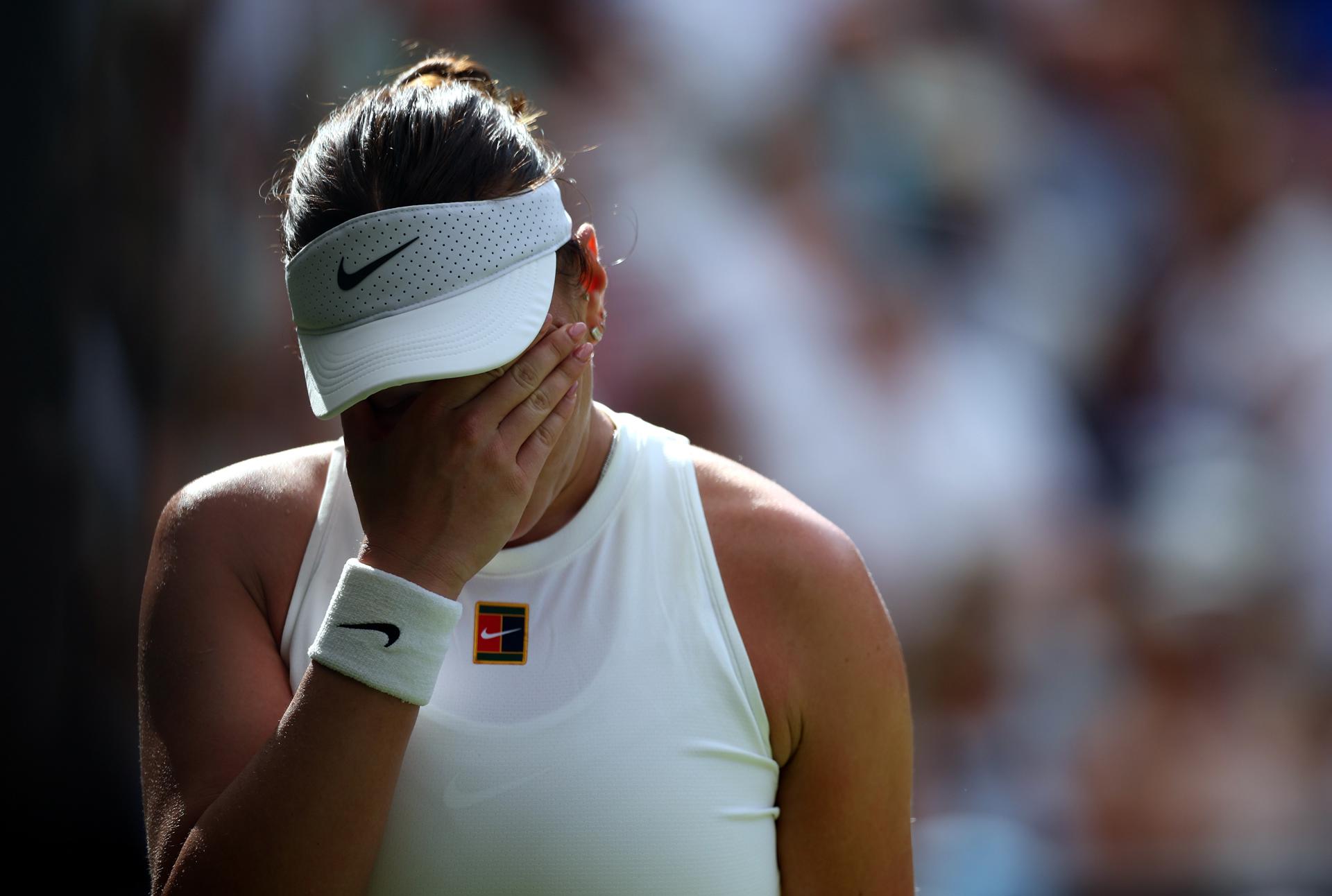 La estadounidese Amanda Anisimova se lamenta durante la final femenina de WimbledonEFE/EPA/ADAM VAUGHAN E