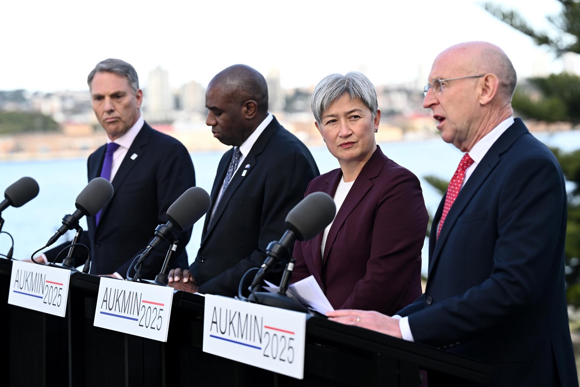 SÍDNEY (Australia), 25/07/2025.- (I-D) El ministro de Defensa australiano, Richard Marles; el secretario de Estado británico de Asuntos Exteriores, Commonwealth y Desarrollo, David Lammy; la ministra de Exteriores australiana, Penny Wong; y el secretario de Estado británico de Defensa, John Healey; celebran una rueda de prensa durante las Consultas ministeriales anuales entre Australia y Reino Unido (AUKMIN), en Sídney, Australia. EFE/EPA/DAN HIMBRECHTS AUSTRALIA AND NEW ZEALAND OUT
