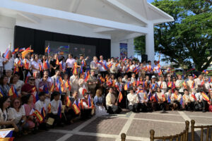 BALER (Filipinas), 08/07/2025.- Vista de los participantes de la vigesimotercera edición del día de la amistad hispanofilipina celebrada este martes en Baler, donde los soldados españoles conocidos como los "últimos de Filipinas" resistieron durante once meses el asedio de las tropas del país asiático que luchaban por su independencia hace 127 años. EFE/ David Asta Alares