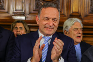 El excandidato a la Presidencia de Uruguay y actual senador, Álvaro Delgado, asiste a un evento de asunción este lunes, en Montevideo (Uruguay). EFE/ Gaston Britos