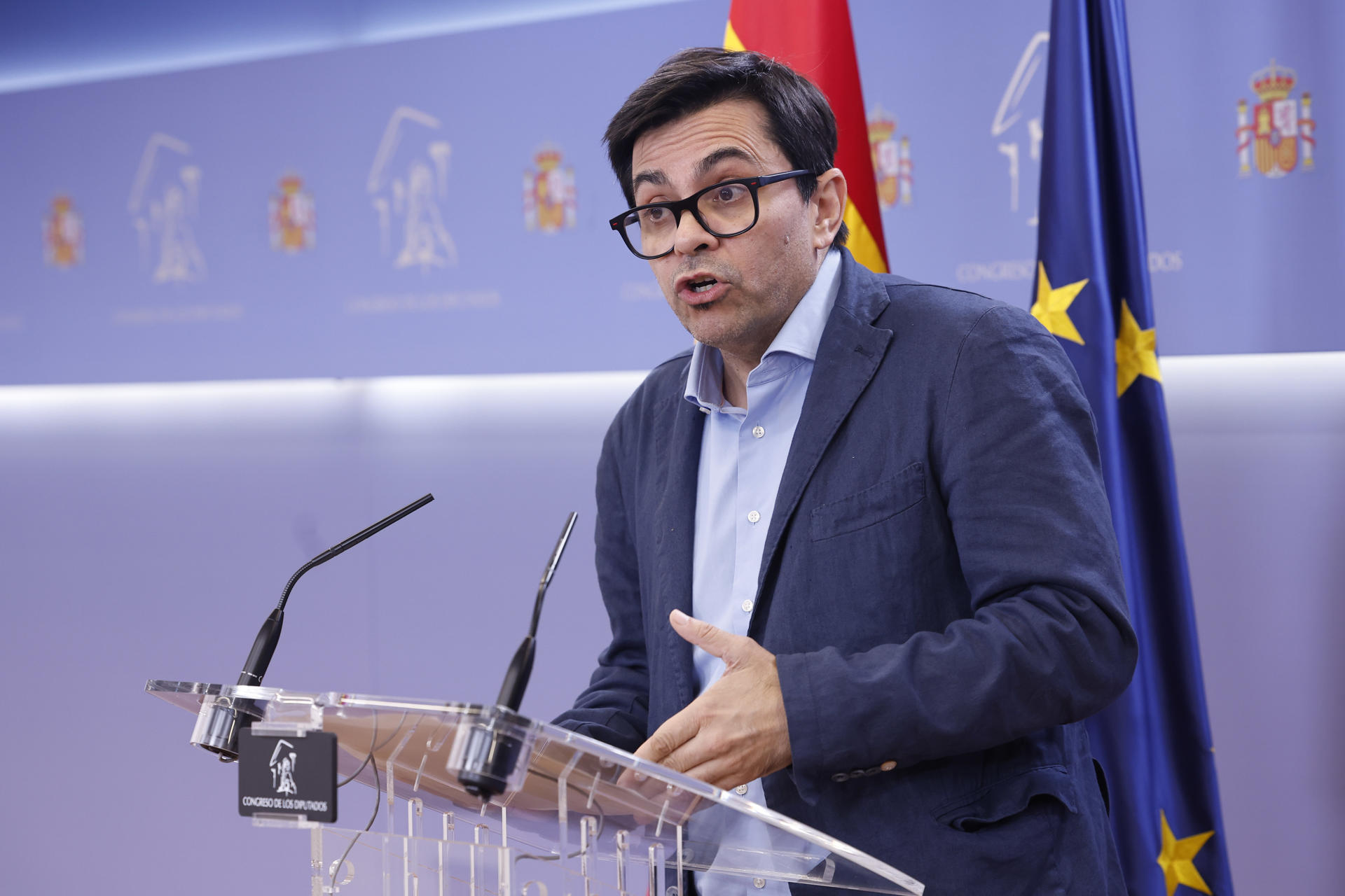 El diputado de Sumar Gerardo Pisarello durante la rueda de prensa. EFE/Chema Moya