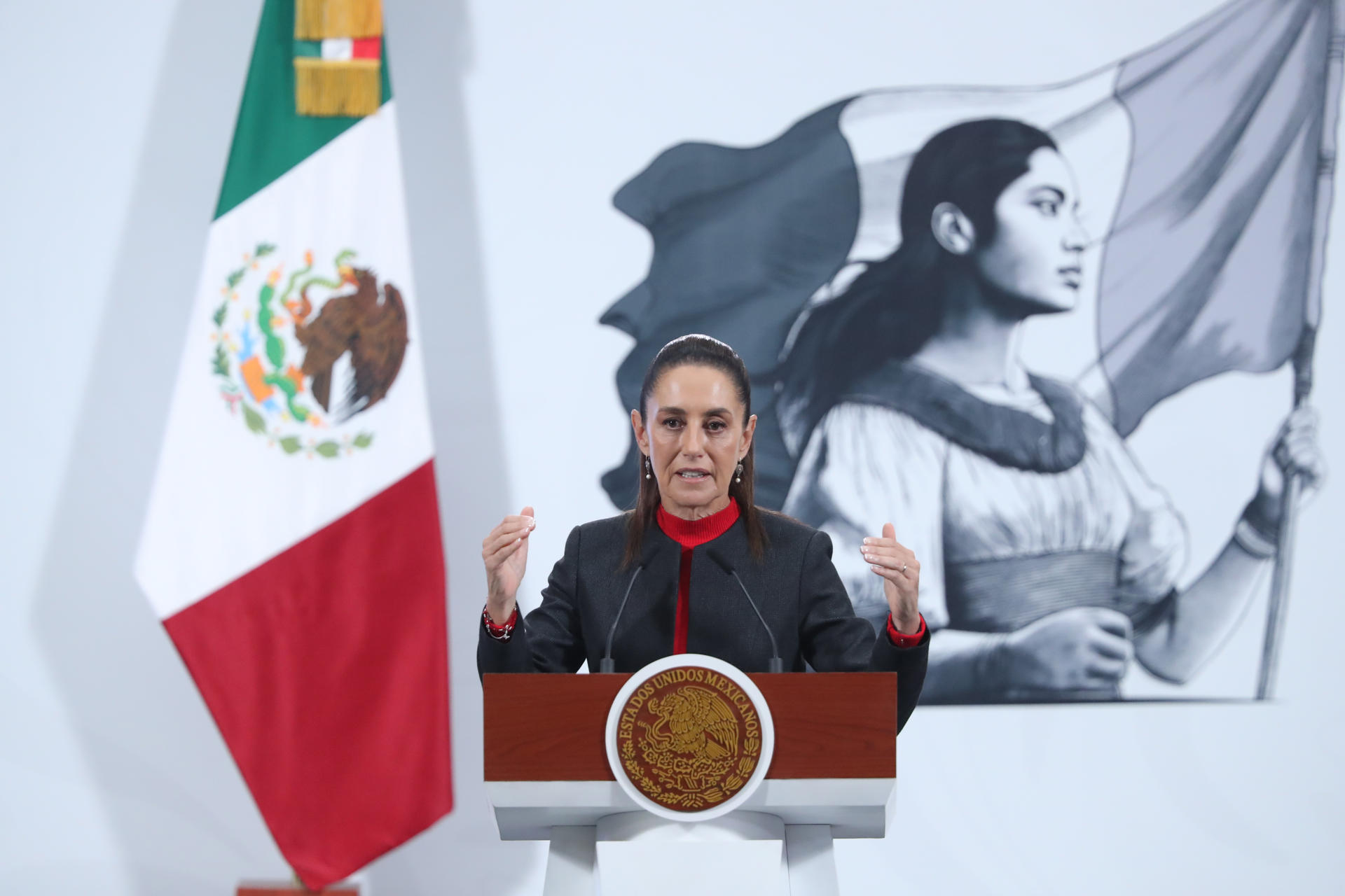La presidenta de México, Claudia Sheinbaum, participa este jueves durante una rueda de prensa en Palacio Nacional de la Ciudad de México (México). EFE/Mario Guzmán