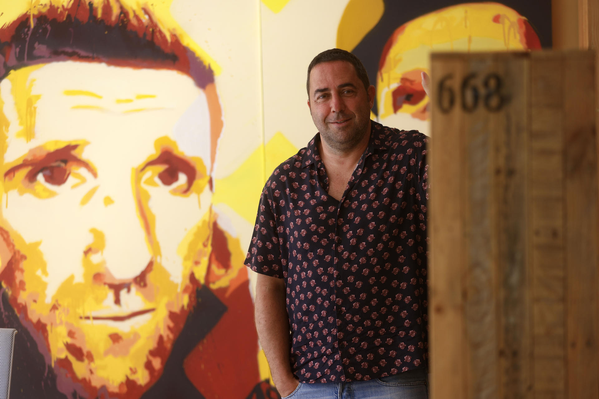 El festival Cruïlla celebra a partir de mañana miércoles su 15ª edición con un cartel encabezado por Alanis Morissette, Sex Pistols o Love of Lesbian, un hito que su director, Jordi Herreruela, en la imagen, pone en valor porque considera que los promotores independientes son "una especie en extinción", ha explicado en una entrevista con EFE.EFE/ Quique García