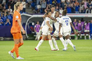 Las jugadores de Francia celebran uno de los goles. EFE/EPA/GEORGIOS KEFALAS.