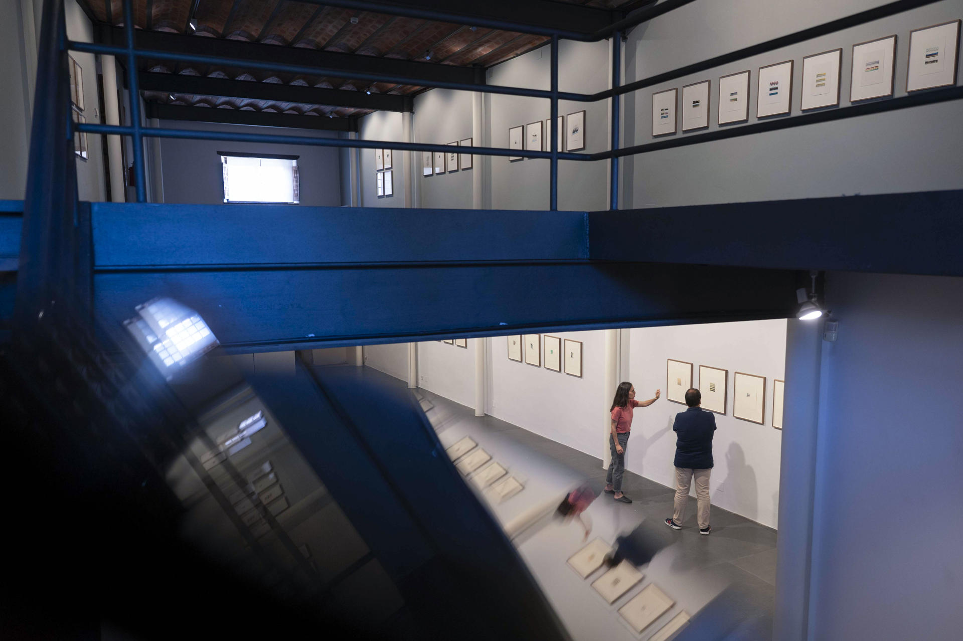 Vista de la exposición Un viaje paralelo, del artista Juan Uslé, compuesta por unas 150 acuarelas, acrílicos y collages que pueblan tres salas de la Torre de Don Borja, en Santillana del Mar (Cantabria), este sábado. EFE/ Pedro Puente Hoyos