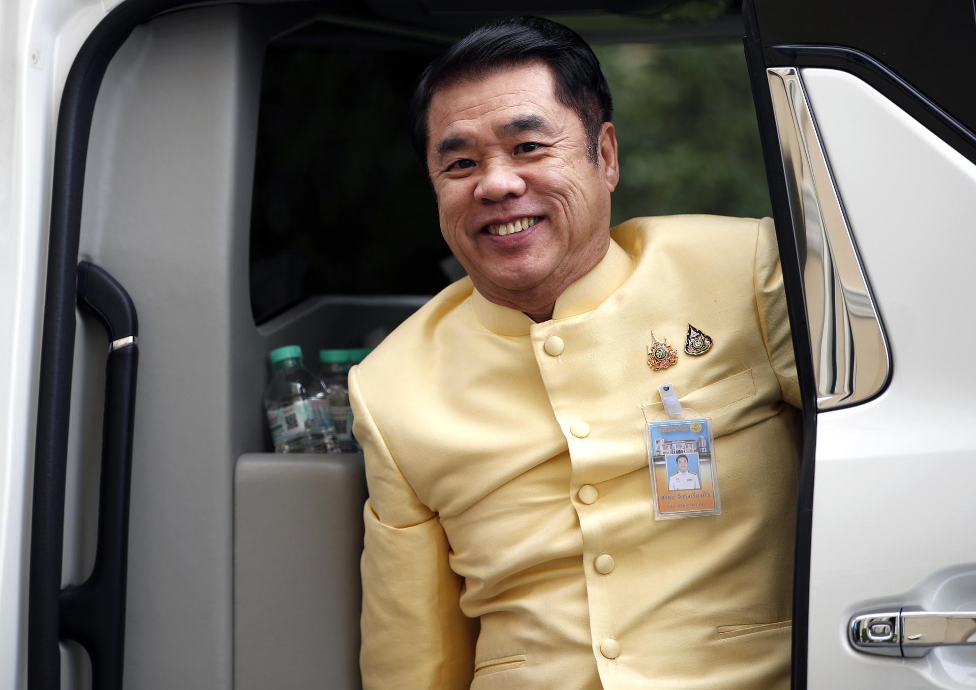 Bangkok (Thailand), 01/07/2025.- El primer ministro interino de Tailandia, Suriya Juangroongruangkit, en su llegada a la sede del Gobierno en Bangkok. EFE/EPA/RUNGROJ YONGRIT
