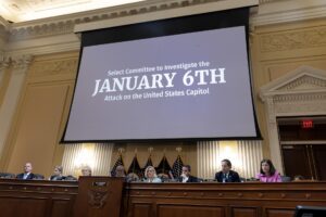 Fotografía de archivo de una audiencia pública del Comité Selecto de la Cámara para Investigar el Ataque del 6 de Enero al Capitolio de EE.UU. EFE/MICHAEL REYNOLDS