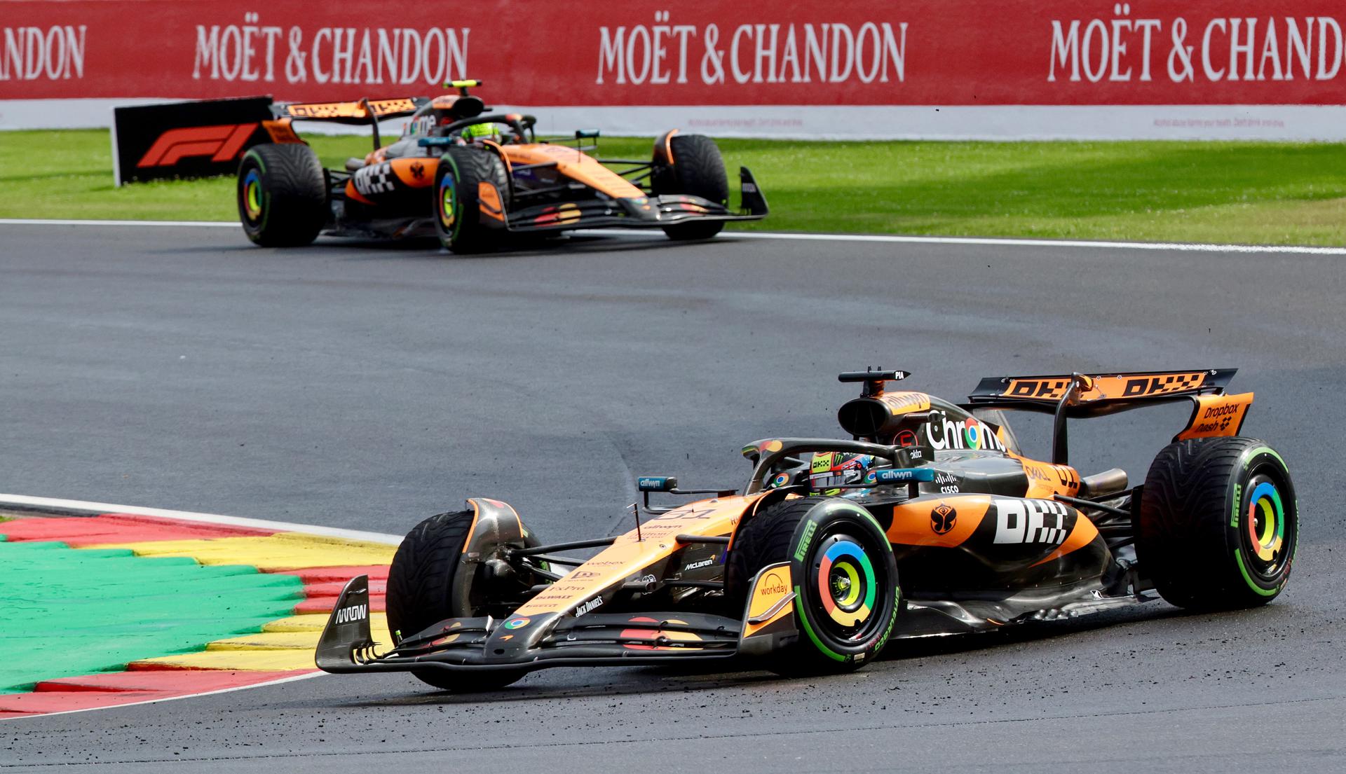 FRANCORCHAMPS (Bélgica), 27/07/2025.- El australiano Oscar Piastri (McLaren), que reforzó su liderato en el Mundial de Fórmula Uno al ganar este domingo el Gran Premio de Bélgica, el decimotercero del año, en Spa-Francorchamps, donde su compañero inglés Lando Norris fue segundo. EFE/EPA/OLIVIER MATTHYS