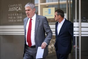 El ex primer ministro portugués José Sócrates, principal acusado en el caso de corrupción Operación Marques, sale del Tribunal Central Criminal de Lisboa, en Lisboa, Portugal, el 08 de julio de 2025, donde un panel de jueces juzgará a Sócrates y a otros acusados, incluidos individuos y empresas, por 117 delitos. Sócrates y otros 20 sospechosos de la Operación Marques enfrentarán un juicio, más de una década después de que se conociera el caso que acusa al ex primer ministro de corrupción. (Lisboa) EFE/EPA/RODRIGO ANTUNES