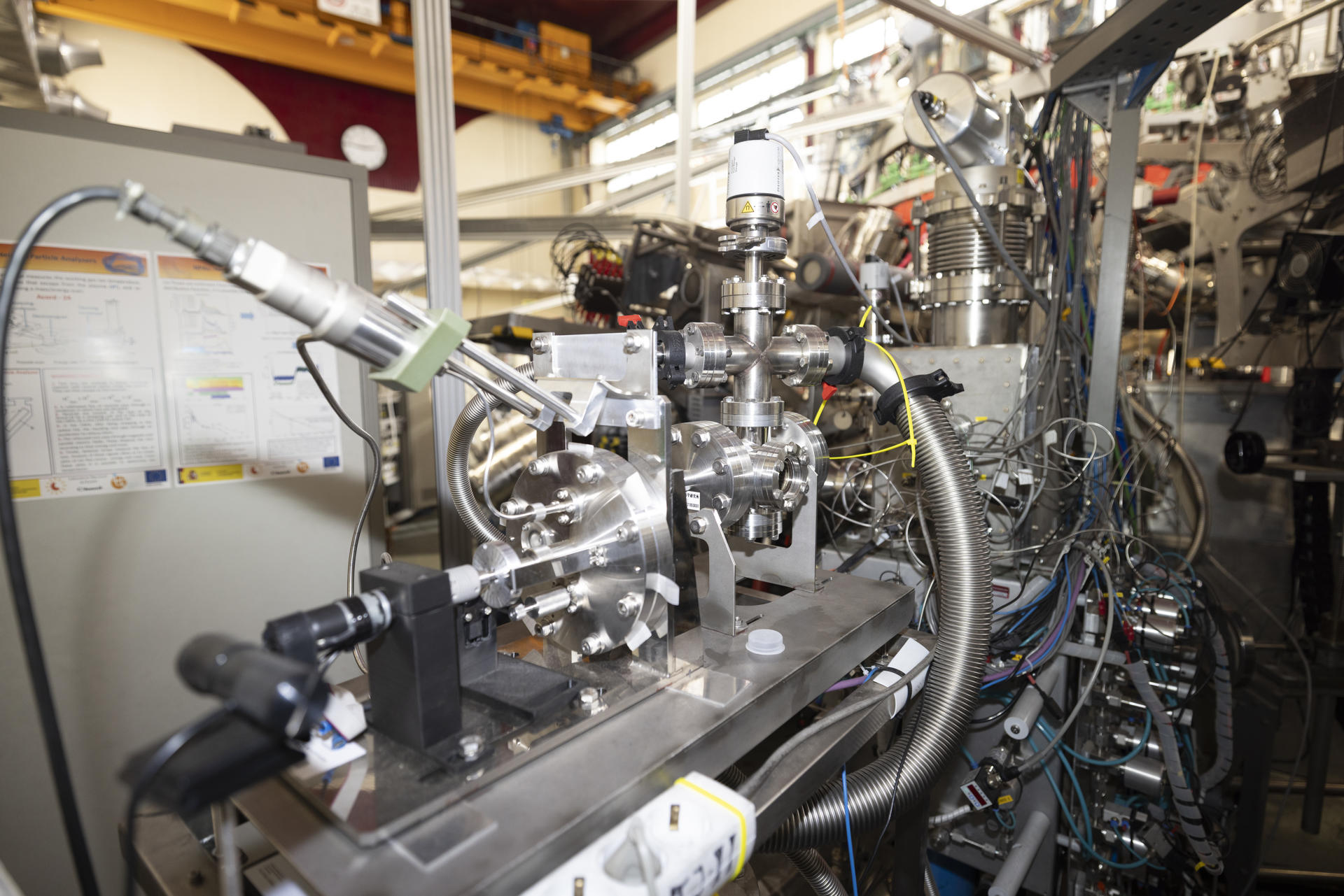 Laboratorio Nacional de Fusión del Ciemat, que ha suscrito un acuerdo de colaboración con IBM para usar inteligencia artificial generativa para escalar sus experimentos en energía de fusión. Fotos cedidas por el Ciemat e IBM