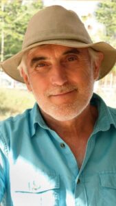 El fundador del Centro Mediterráneo de Investigación Geobiológica y de la Asociación de Estudios Geobiológicos, Mariano Bueno, en una fotografía failitada por el experto, autor del libro 'El milagro azul' (editorial Zenith). EFE