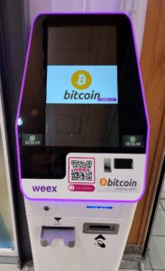 Imagen de archivo de un cajero bitcoin. EFE/Gerardo Domínguez Única