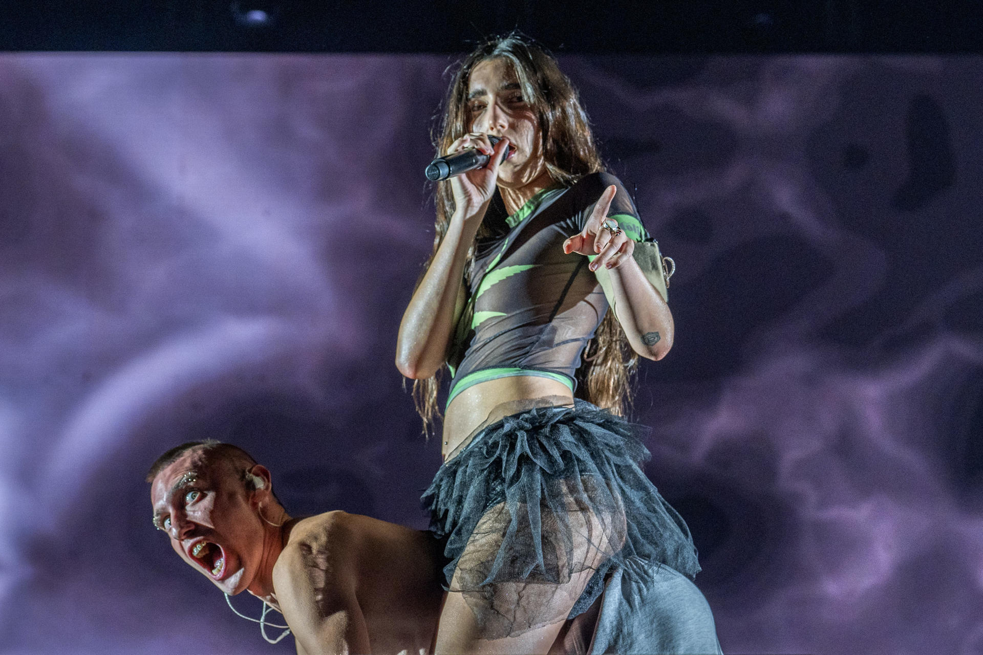 La cantante gaditana Judeline ha llevado este martes al escenario 'Bodhiria', un álbum de debut con el que se ha consagrado como una de las revelaciones de la música española actual, en el marco del Concert Music Festival que se celebra en Chiclana de la Frontera. EFE/Román Ríos.