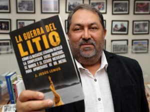 El periodista mexicano J. Jesús Lemus habla durante una entrevista con EFE este sábado, en Ciudad de México (México). EFE/ Mario Guzmán