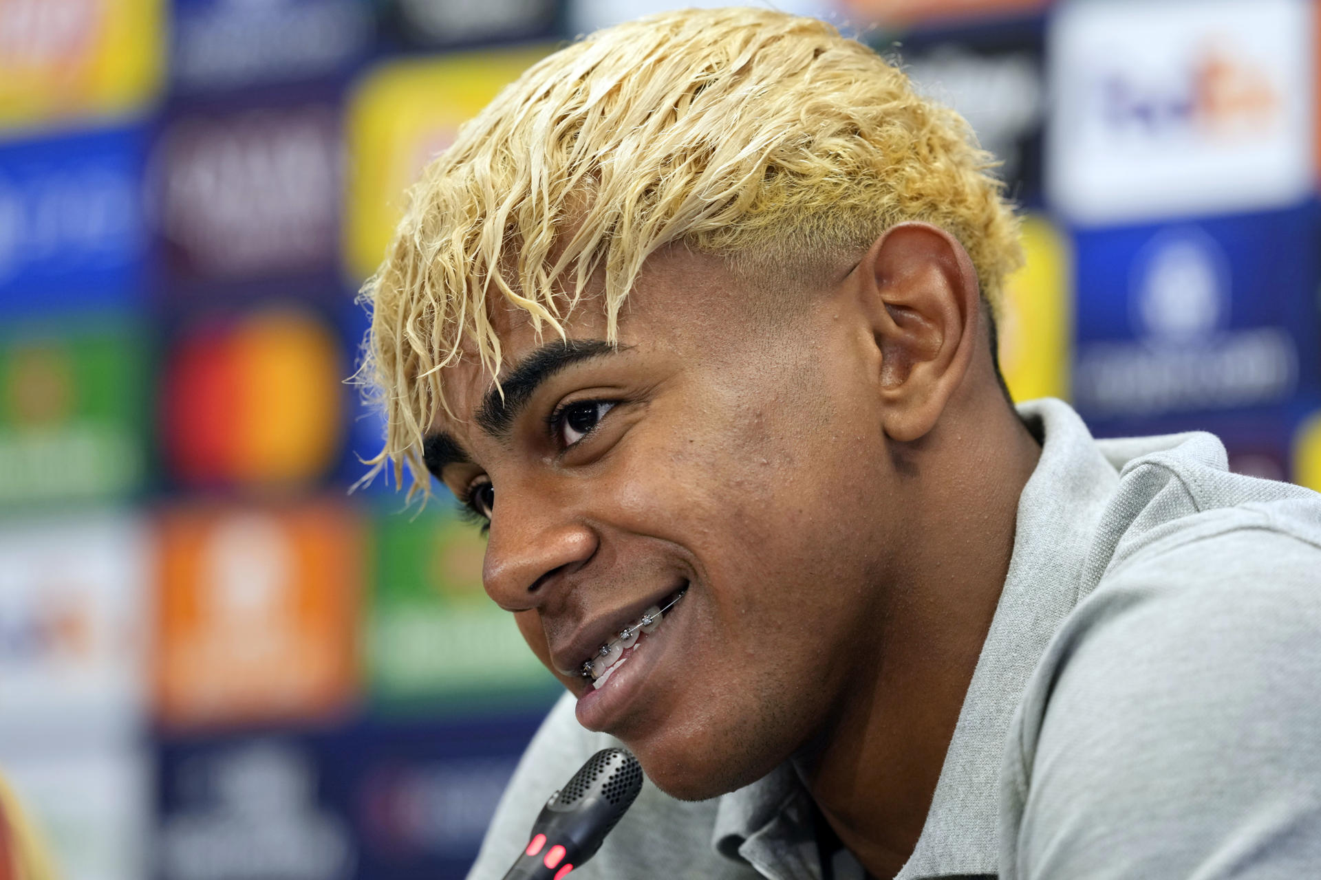 Fotografía de Alejandro García, en la que puede verse en una imagen de archivo del 29 de abril de 2025 al jugador del FC Barcelona y de la selección española Lamine Yamal durante una rueda de prensa. EFE
