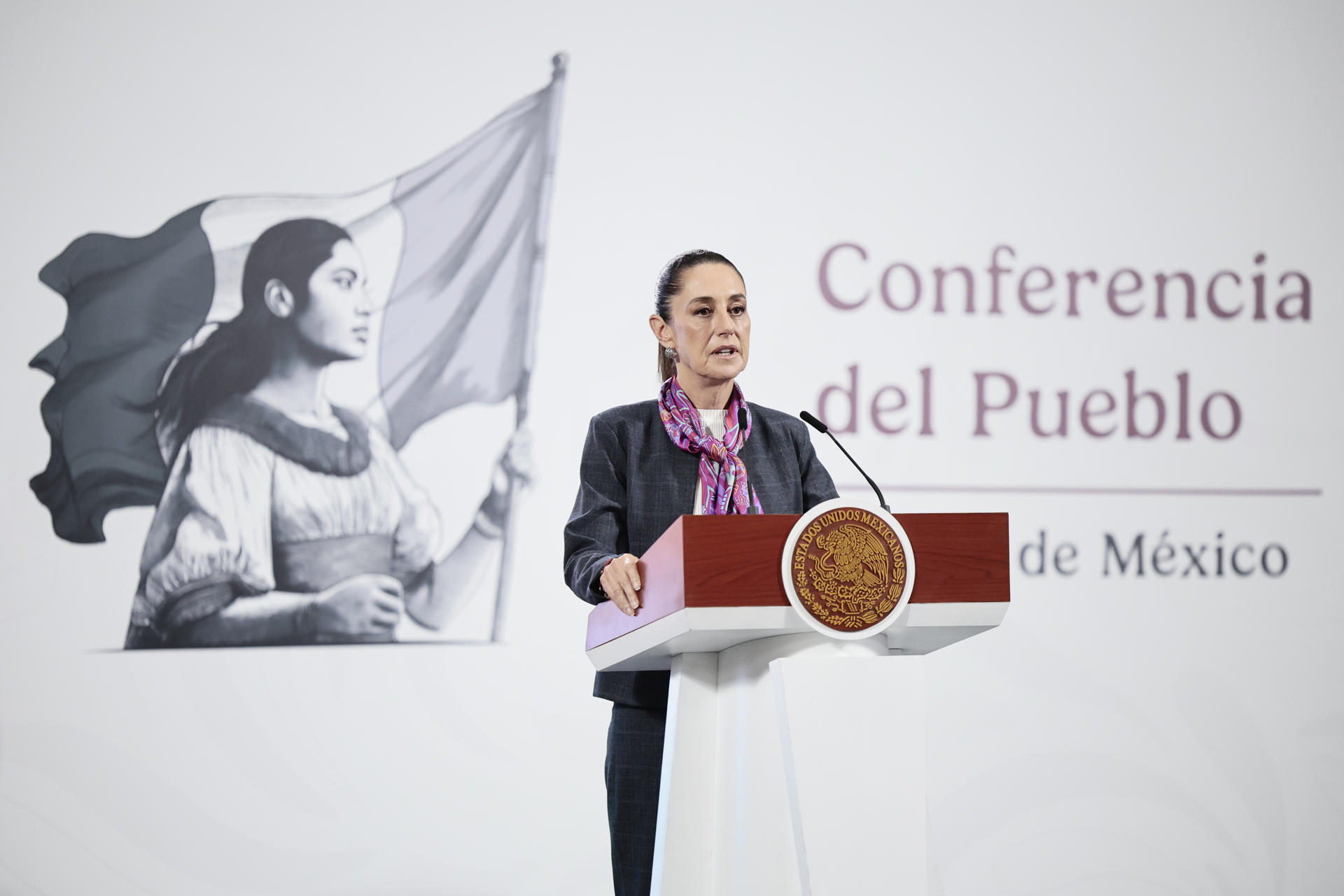 La presidenta de México, Claudia Sheinbaum, habla durante una rueda de prensa este miércoles, en el Palacio Nacional, en Ciudad de México (México). EFE/José Méndez
