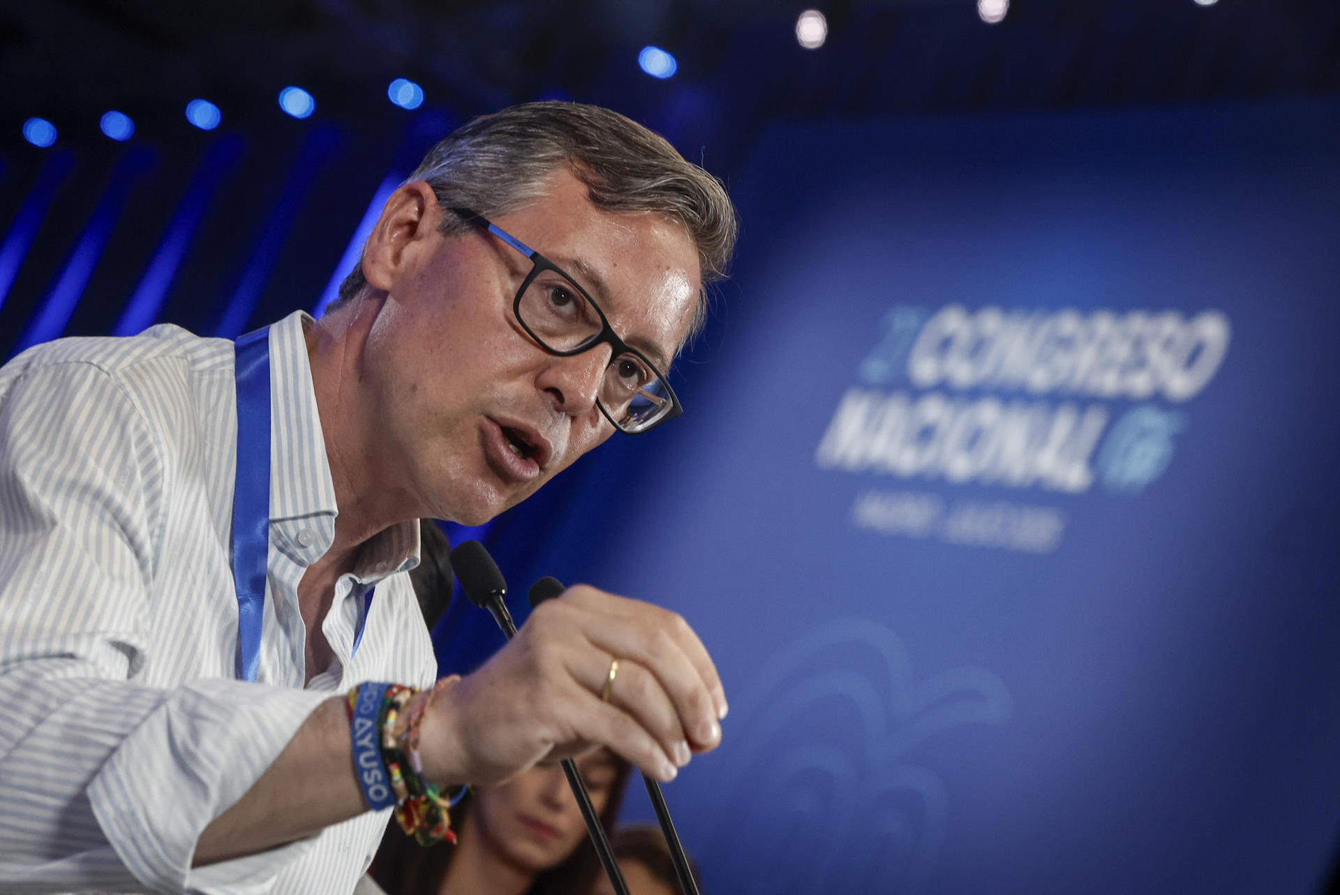 El presidente de la Comisión Organizadora del XXI Congreso Nacional del Partido Popular, Alfonso Serrano, visita las instalaciones del recinto ferial Ifema de Madrid, donde desde esta tarde y hasta el próximo domingo 6 de julio, se celebrará el Congreso de la formación. EFE/ Sergio Perez