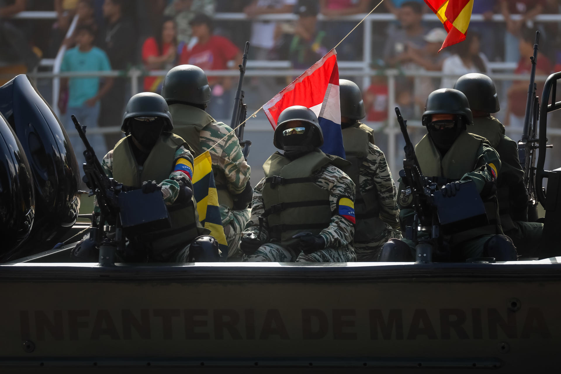 Integrantes de la Infantería de Marina Bolivariana participan en un desfile durante los actos conmemorativos del 214 aniversario de la Independencia de Venezuela este sábado, en Caracas. EFE/ Miguel Gutiérrez