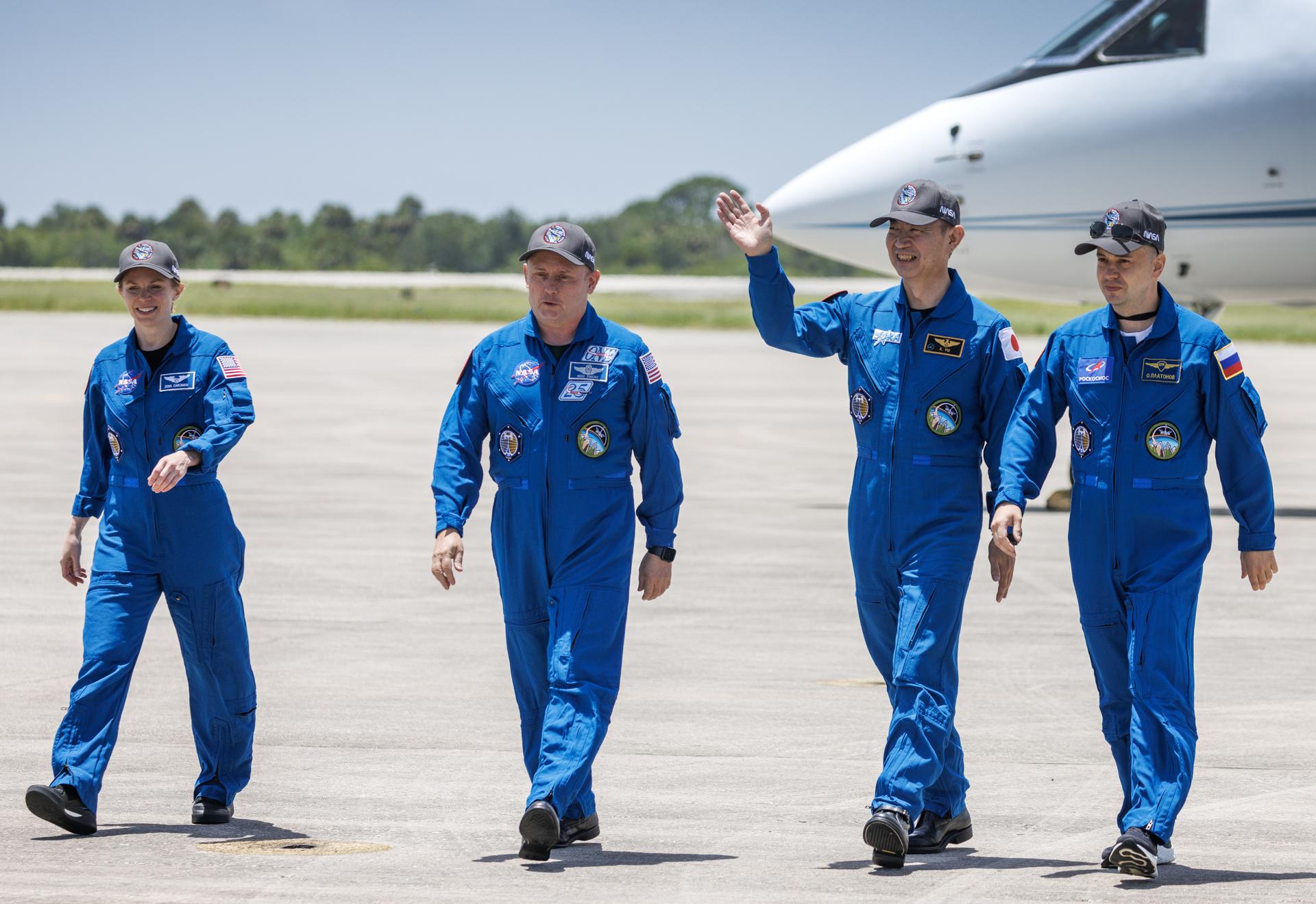 Los cuatro integrantes de la misión Crew-11 de SpaceX llegaron este sábado al Centro Espacial Kennedy de la NASA, en el estado de Florida, desde donde está previsto que la misión despegue el próximo 31 de julio rumbo a la Estación Espacial Internacional (EEI, en inglés). EFE/Cristóbal Herrera-Ulashkevich